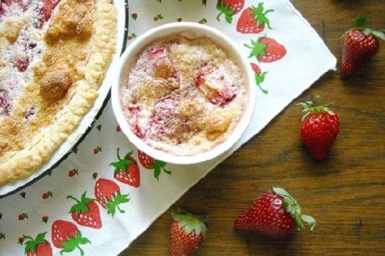 Vintage Project: Strawberry Sponge Pie
